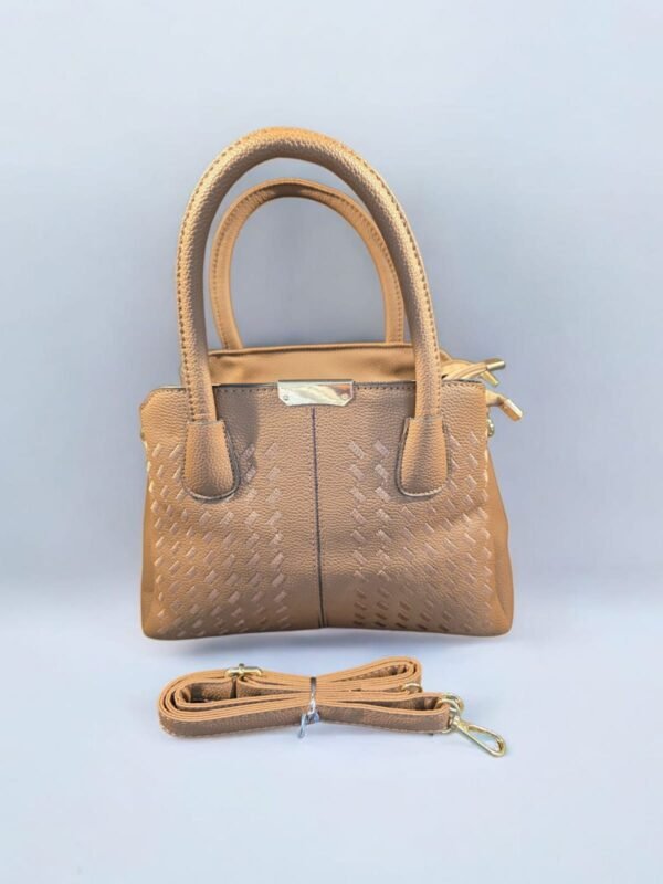 شنطة نسائية نوع للكتف او يد لون بني