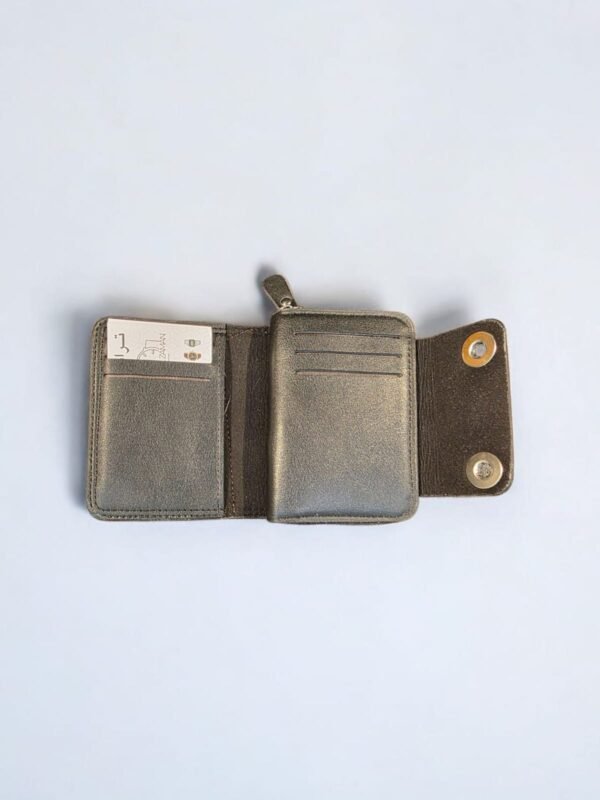 محفظة رجالية لون اسود مع بني فاتح