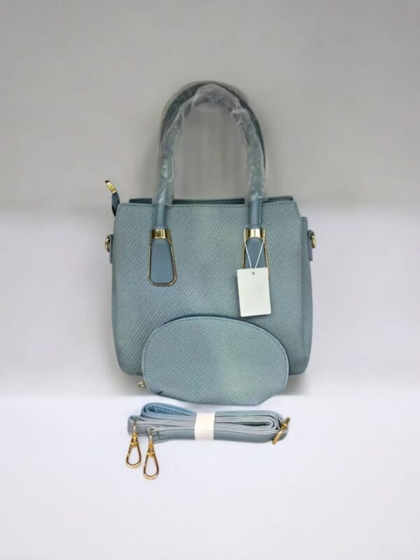 شنطة نسائية زرقاء